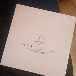 Anastasia "that glow" highlighter